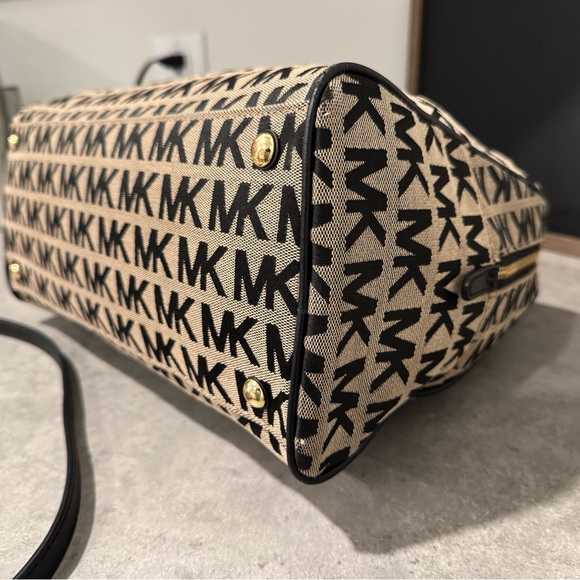Michael Kors Signature Monogram Satchel! GUC!! - Picture 4 of 10